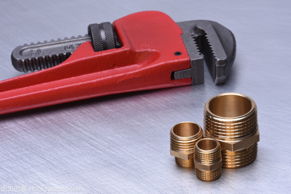 設(shè)備管道與供熱承包商的得力助手 黃銅水暖零件及其專用扳手